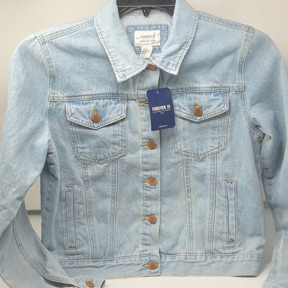 Forever 21 Jackets & Blazers - NWT Women’s Forever 21 denim jacket, size M